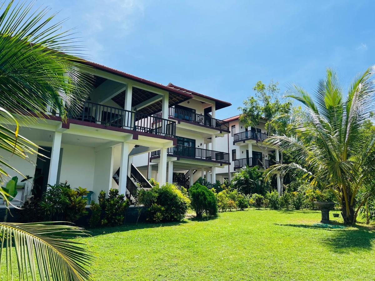 Ashansa Lagoon Resort Tangalle Exterior photo